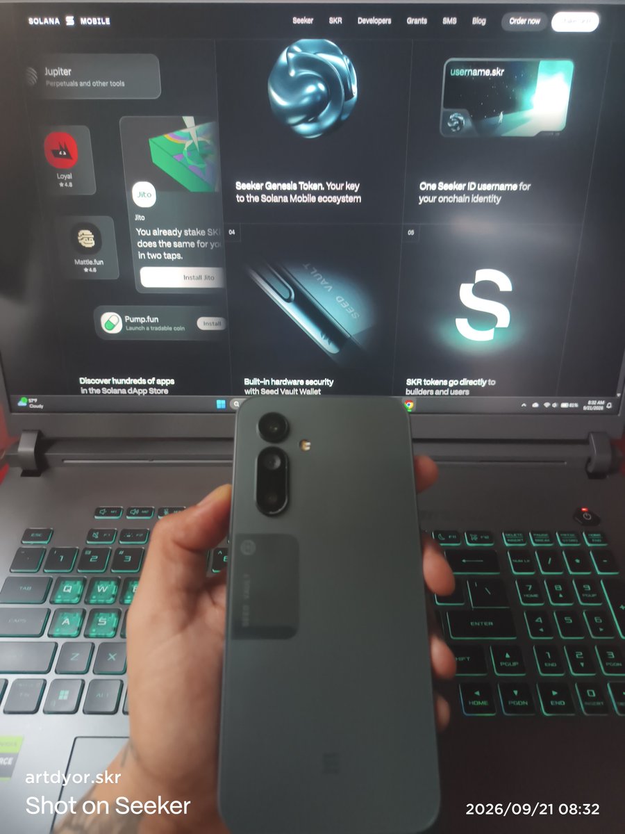 ArtDYOR's tweet photo. Gm to my brothers and sisters around the world ☀️

You are bullish on Solana but you don't own a Solana Mobile yet?

You know Solana has its own app store right? You know there's 1420 Solana Apps right? 

Don't fade Solana Mobile.
You are still early 🫵🏼
https://t.co/gAbGUTeu5H https://t.co/fbeuuRlFWJ