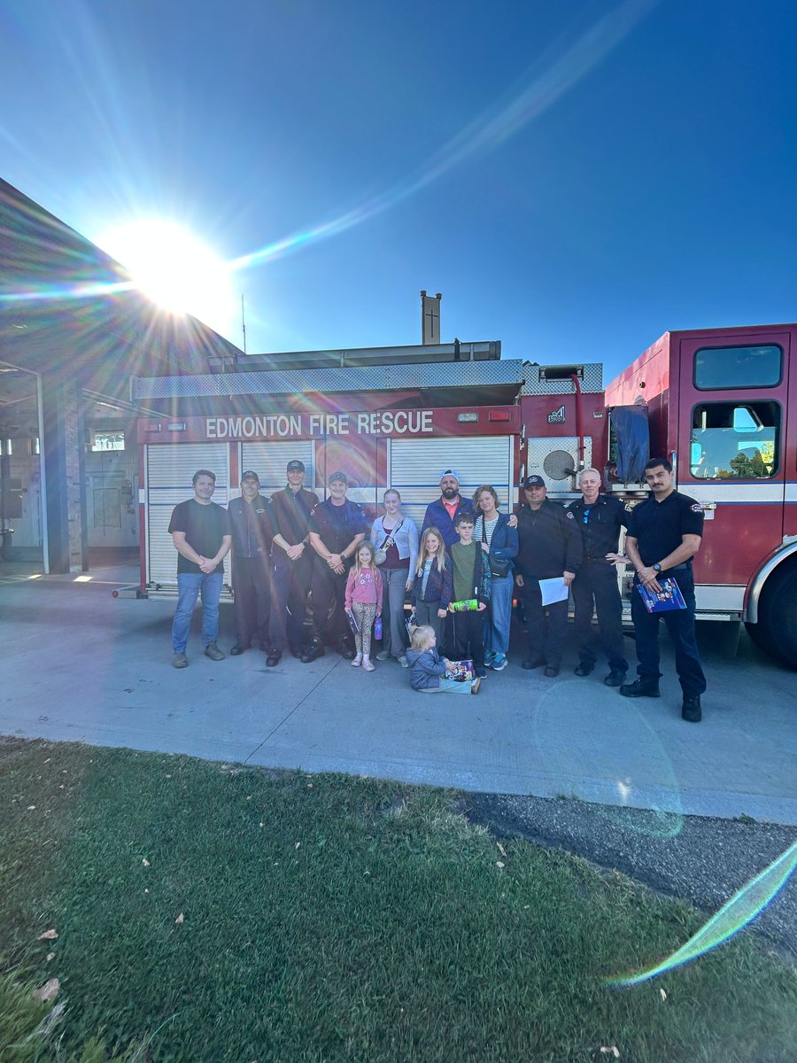 EdmontonFire's tweet photo. Edmonton Fire was happy to participate in this past weekend’s 17th Annual Food Bank Drive, supporting @yegfoodbank.

Thank you to everyone who donated and stopped to say hello!

Learn more or donate at https://t.co/jQ4jrmhmmV https://t.co/G7iL6xC5cp