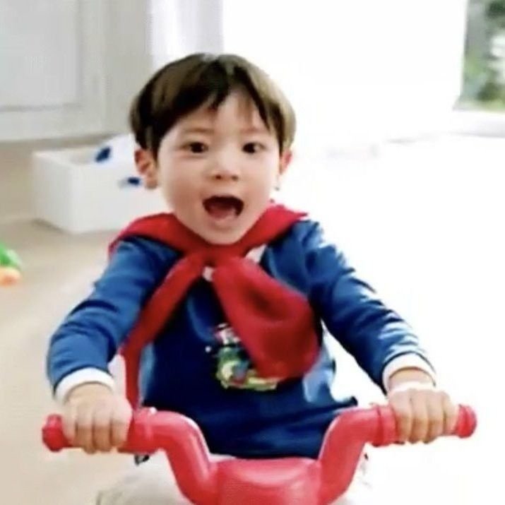 puchobaratito's tweet photo. Para que suba la natalidad de argentina hagan campañas con fotos de taehyun chiquito por favor, es muy tierno https://t.co/U1lEvoAPew