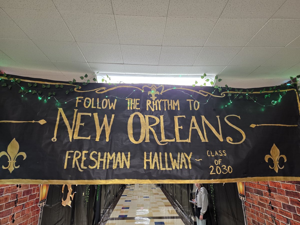 chris_schumaker's tweet photo. The time honored tradition and festival of Homecoming Week at an American High School. Toutle is going all in on the New Orleans Bayou. Activities include: dress up days, class competitions, royalty, football, and dancing. Its going to be a busy week. https://t.co/K5SHpxNayI