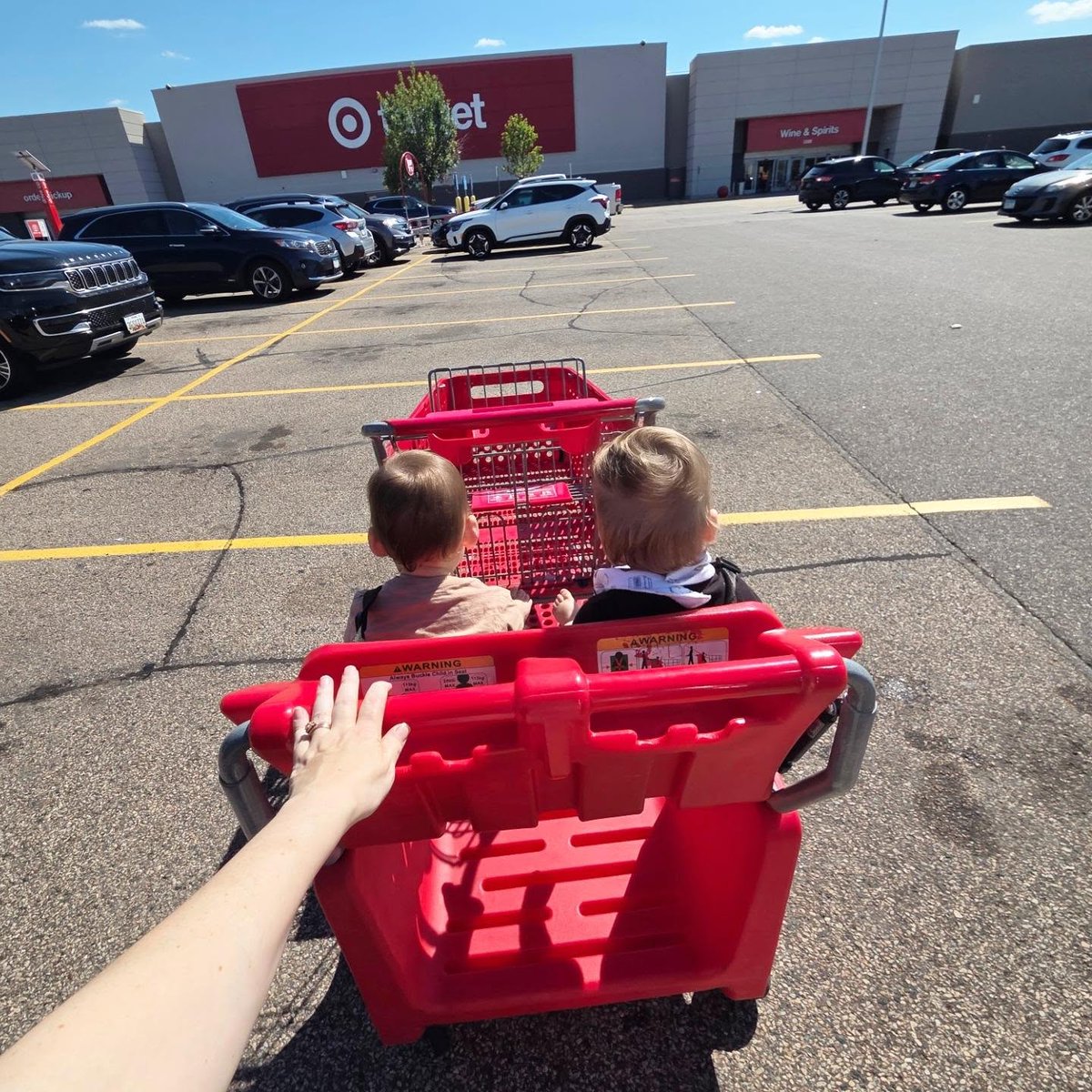 MelwinEsseteg's tweet photo. A mom at Target told me I was doing great with two kids, and it made my whole day. Say the compliment. Tell the tired mom she’s doing amazing. You never know how much someone needs to feel seen. https://t.co/QRu381bPV2