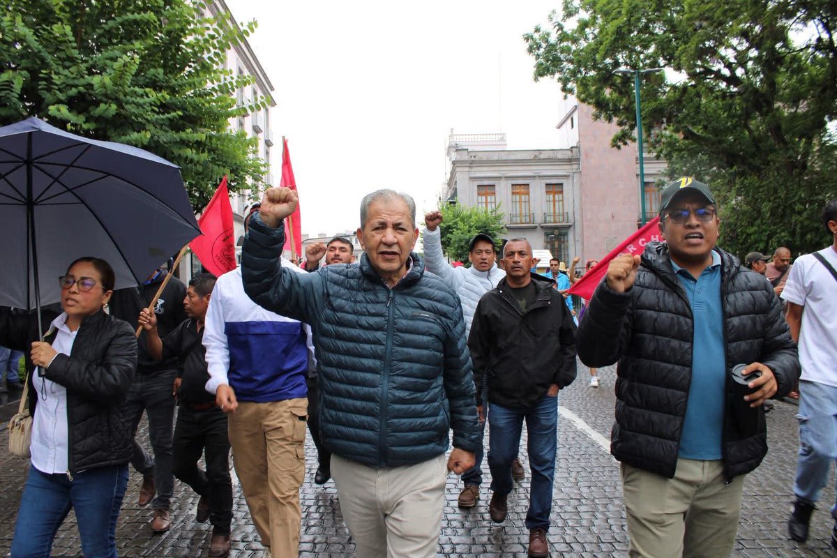 VerAntorcha's tweet photo. Los antorchistas denunciamos que hay #RepresionPolíticaEnVeracruz Por la marcha de mañana, tres de los dirigentes históricos del antorchismo fueron citados a los juzgados penales, se les quiere fabricar un delito. Pedimos la intervención de la @SEGOB_mx y solución al @GobiernoVer https://t.co/QVrPfobsjr