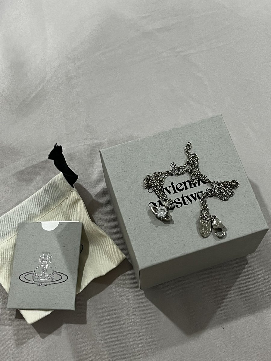 lesynamii's tweet photo. ปล่อยต่อค่า 2900 ส่งฟรี  มีอุปกรณ์ครบค่ะ 
สภาพผ่านการใช้งานแล้ว ขอคนรับได้นะคะ🙏🏻 
#ส่งต่อวิเวียน #VivienneWestwoodมือสอง
#ส่งต่อviviennwestwood  #viviennewestwoodพร้อมส่ง #สร้อยคอ #วิเวียนมือสอง #ส่งต่อเครื่องประดับ #ส่งต่อแบรนด์เนม https://t.co/l6SYnEHNqz