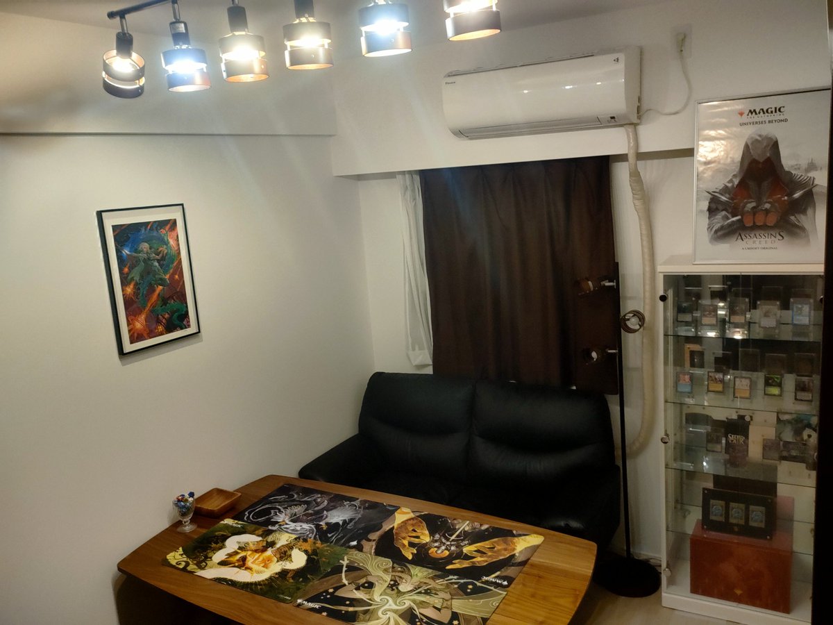 chitta_3210's tweet photo. またこの紙部屋作ってた
前の家よりかなり狭くなったね
明日誰か遊びに来るみたい
今度は静かに使ってほしいところ… https://t.co/Y9LKTj8Df8