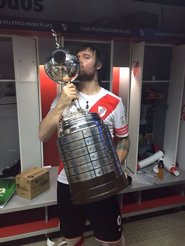 BandaRoja_'s tweet photo. Vino para salvarnos y se fue leyenda. https://t.co/YRet0YRBRM