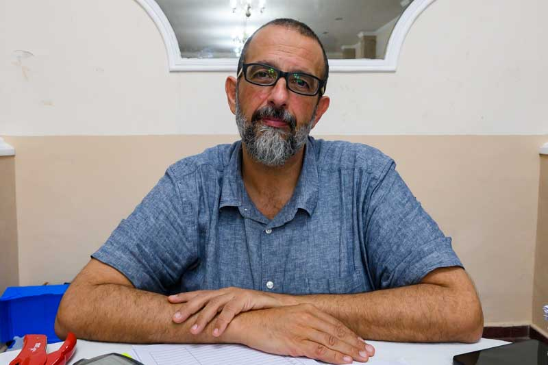avegarsa's tweet photo. Este señor es Pedro Platas Casteleiro, Cónsul de España en Rosario (Argentina).
Este caballero es una maquina a la hora de otorgar nuevas nacionalidades españolas a supuestos "exiliados". Ha llegado a nacionalizar nada menos que 1.000 personas en un solo día. https://t.co/4JfgxnnWYW
