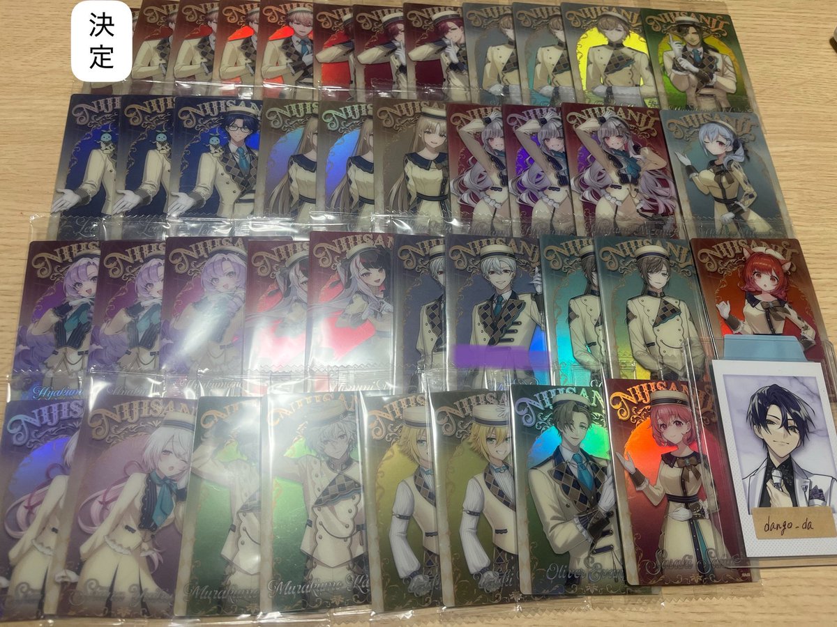 fsjl2_'s tweet photo. @dangoda286843 初めまして、お声掛けありがとうございます^ᴗ ᴗ^♡
お借りした画像より目印があるため目印のもの買取可能でしょうか？チケット風カードのRも買取可能でしょうか？ https://t.co/lKs0pAJXXc