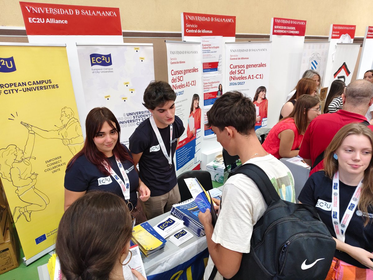 USAL_EC2U's tweet photo. 🎓 Welcome Fair at @usal 🎉 We're kicking off the new academic year by introducing our students to the opportunities of the @EC2U_Alliance  and of an increasingly European university 🇪🇺 
#FeriaDeBienvenida https://t.co/fy6rTo2AKD