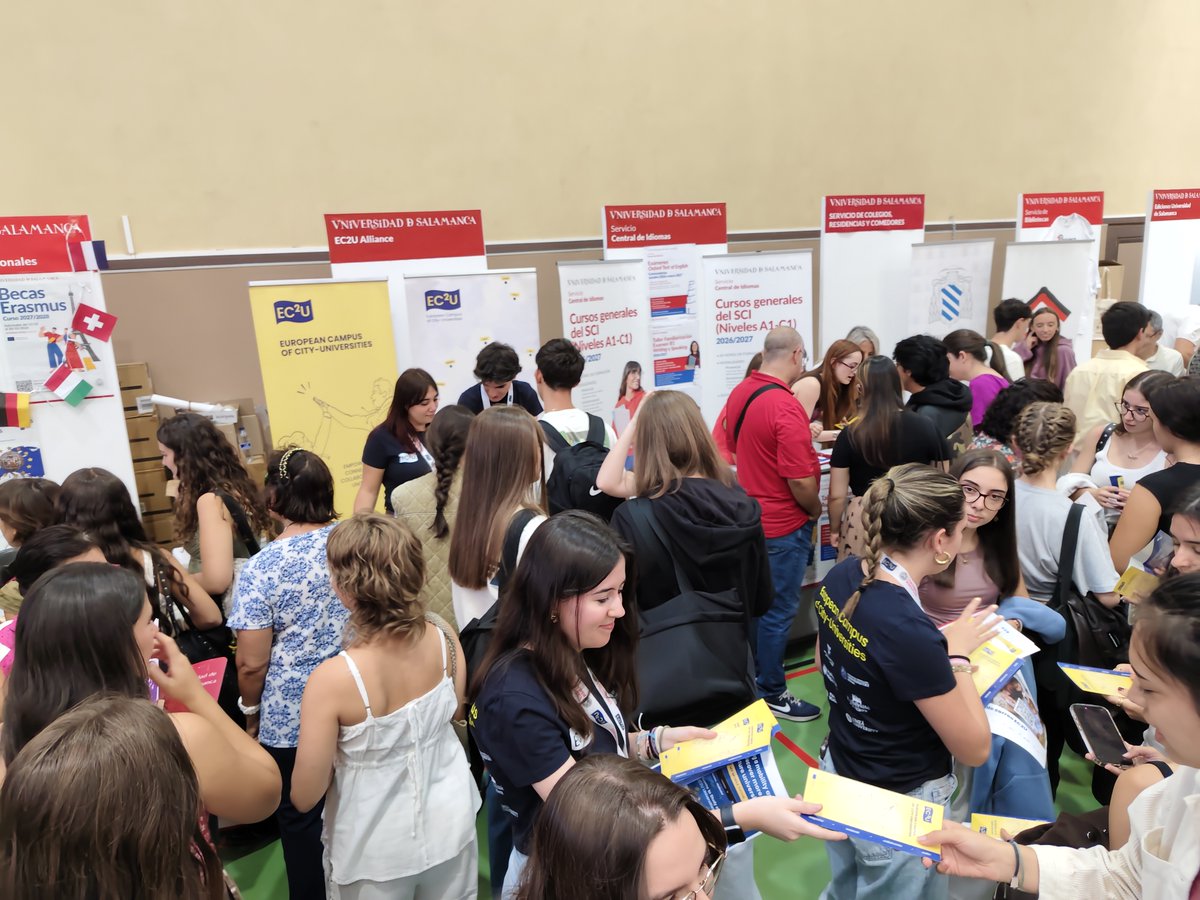 USAL_EC2U's tweet photo. 🎓 Welcome Fair at @usal 🎉 We're kicking off the new academic year by introducing our students to the opportunities of the @EC2U_Alliance  and of an increasingly European university 🇪🇺 
#FeriaDeBienvenida https://t.co/fy6rTo2AKD