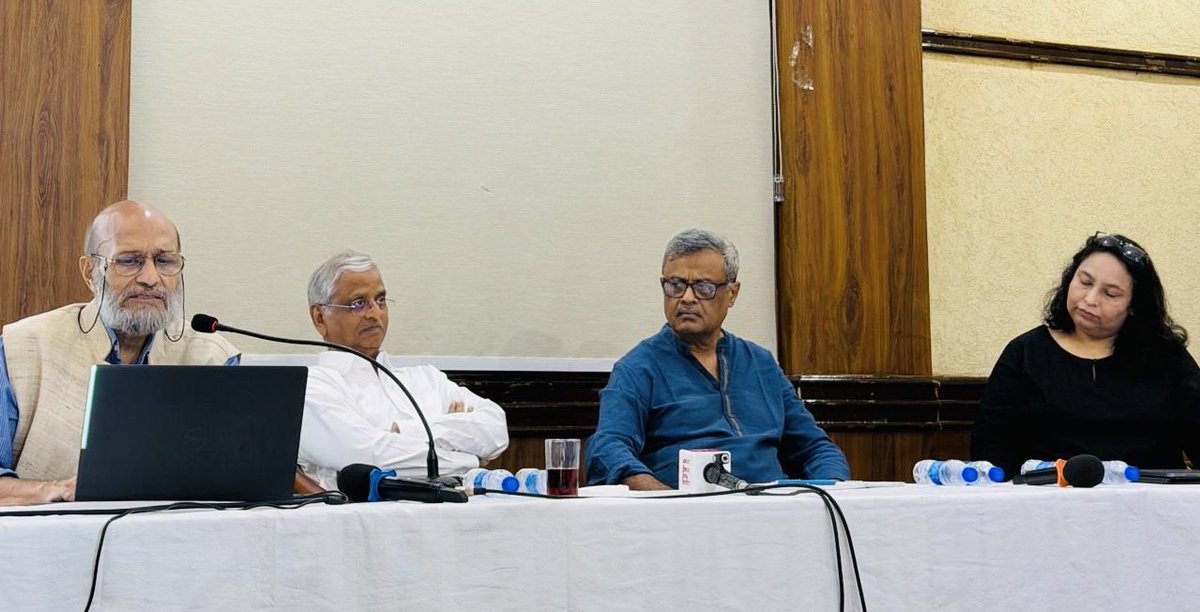 PCITweets's tweet photo. From a vibrant discussion this evening at the Press Club of India on ‘India Out of Work’ and its dying demographic dividend by 2040. 

Speakers - Economist, academic and writer Santosh Mehrotra; former Finance Secretary Subhash Garg and Economist and Academic Shiren Akhter. 

The discussion was moderated by senior journalist and Press Club of India member Amit Baruah.