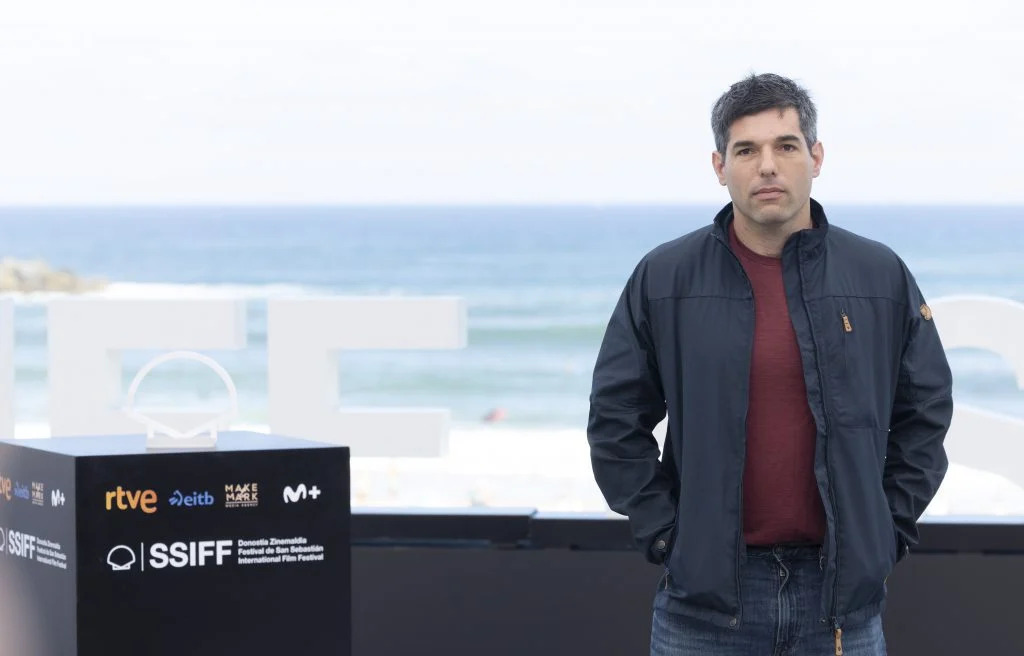 Hora_America's tweet photo. 🌎📽️Hora América en el @sansebastianfes | Entrevista con el argentino Benjamín Naishtat, director de 'Glaxo' 

Por @albertonimrod 

🎧https://t.co/QH078aaNKK a través de @rtve https://t.co/7SVUQzs7Pa