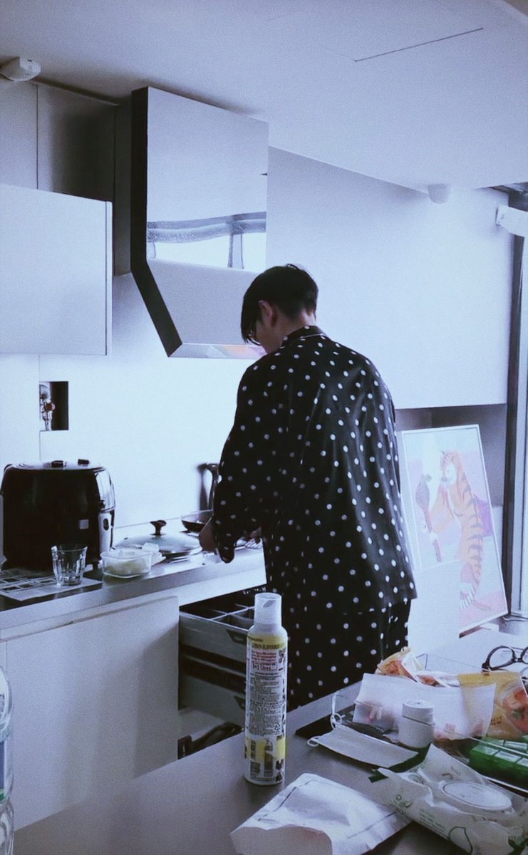 jiyongburger's tweet photo. Big Fan of the fact that Jiyong AND Tabi wear Full PJ sets #middleagedmen https://t.co/fuUQHSeRjZ
