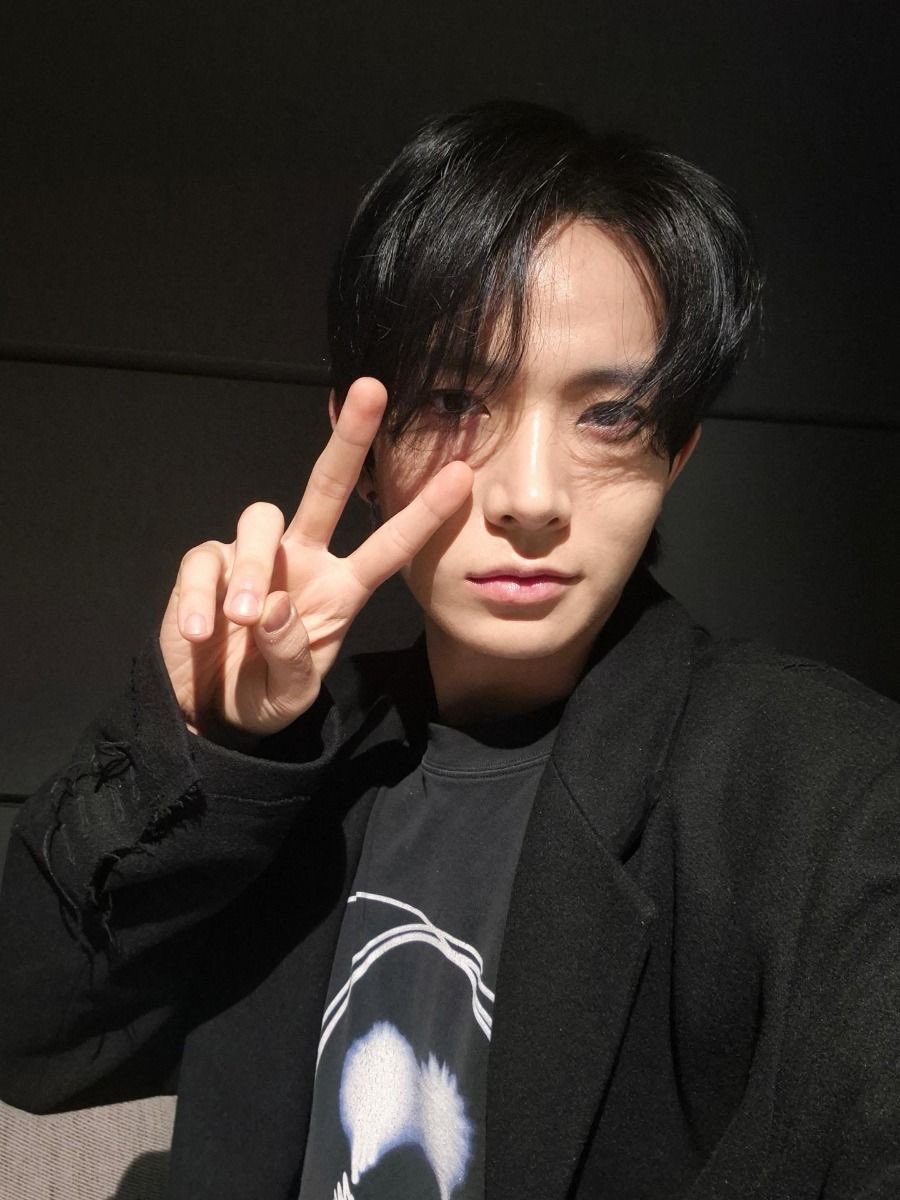 st2rhwa's tweet photo. 𑣩ᣟ݂༷   ۪ almost going homе ⑅  ˚ ूა

#EVRSD #EverSelcaDay #HEESEUNG #희승 #EVAN #에반 @h_evva_n https://t.co/B1qXQLguzj