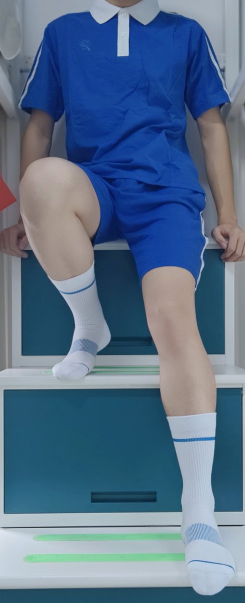 Origin040's tweet photo. 第一弹，清水～
好喜欢深圳校服……一想到深圳的宝宝每天穿成这样去上学就好羡慕😞

#正太 #校服 #深圳校服 #白袜 https://t.co/lwOULhzLR6