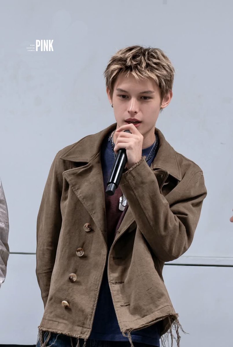Pink_1014's tweet photo. 🎀"If our connection were a colour, what would it be?  Its gonna be your new fansite name"
🦅"hmmm... I think it's PINK"

This fansite was named by Cortis James. 

#JAMES #제임스
#CORTIS #코르티스 https://t.co/rFKt16FaNF