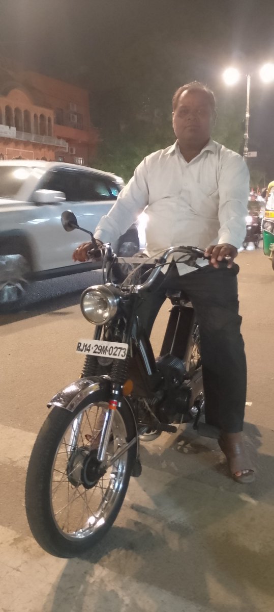 021nikhil's tweet photo. अपना जमाना, अपना अंदाज...लूना https://t.co/eFPyekjIHd