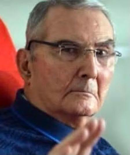 TOPRAK_2_'s tweet photo. TEYZE ÇOCUKLARI(MIZ) !
DENiZ BAYKAL– BULENT ARINÇ (ARAŞTIRINIZ) VAY DENİZ VAY, SENİ GİDİ SENİ...,
AKŞAMLARI BALLI SÜT, SABAHLARI ORMANDA KOŞU, ÖĞLE YEMEĞİNDE ÖZEL MENÜ... 
SONRA KASETLERDEN ÇIK...
DENİZ BAYKAL İLE BÜLENT ARINÇ'IN TEYZE ÇOCUKLARI OLDUĞUNU, İKİSİNİN DE ROCHEFELLER BURSU İLE OKUDUĞU GERÇEĞİNİ YAZAN ZÜLFÜ LİVANELİ UZUN UZUN DA DENİZ BAYKAL'I YAZMIŞ...
DENİZ BAYKAL AKP'Yİ İKTİDAR YAPMIŞ!
BÜLENT ARINÇ'I MECLİS BAŞKANI YAPMIŞ, İKBAL KAPISINI AÇMIŞŞŞ!
DENİZ BAYKAL KİMDİR ?..
BİLMİYOR AMA KİM OLDUĞUNU BİLMEDEN İHANETİNİ YAZIYOR...
YA BİLSEYDİ DENİZ BAYKAL'LA BÜLENT ARINÇ'IN TEYZE ÇOCUKLARI OLDUKLARINI...
BİR VARMIIŞ, BİR YOKMUŞ...
SEBATAY OLDUĞU İÇİN CAN KORKUSUYLA SURİYE'DEN ALANYA'YA KAÇARAK YERLEŞEN BİR AHMET NEŞŞAR VARMIŞ... YIL 1860. 
BİZİM SAFTİRİK YÖRÜKLER ARAPÇA BİLDİĞİ İÇİN ONA "ŞEYH AHMET NEŞŞAR" DEMİŞLER...
KIRİPTO SEBATAY ŞEYH AHMET NEŞŞAR'IN BİR OĞLU İKİ KIZI VARMIŞ...
KIZLARINDAN BİRİ RAZİYE... 
DİĞERİ ŞADİYE...
RAZİYE'NİN LAKABI DA VAR "ALIK RAZİYE"...
RAZİYE BERGAMA YAHUDİLERİ’NE GELİN GİTMİŞŞ…. !
BUGÜNKÜ İSRAİL BÜYÜKELÇİSİ LEVİ AİLESİ !
RAZİYE'NİN KIZI İSE SEVDİYE…
SEVDİYE'NİN OĞLU İSE BÜLENT ARINÇ ... !!!
PEKİ ŞADİYE'DEN GELME, SİDİKLİ ATİKE'NİN TORUNU DENİZ BAYKAL BÜLENT ARINÇ'IN NESİ OLUR ?
ZATEN HER İKİSİ DE DENİZLİ MİLLETVEKİLİ AHMET UĞUR NEŞŞAR İÇİN, DAYIMIN ÇOCUĞU DEDİKLERİNE GÖREEEEE...
EEE...
BİR ŞEY OLURLAR CANIMMM !..
KEKLENMİŞ CHP'LİLERE BUNLARI ANLATAMAZSIN, HEMEN BELGESİNİ SORARLAR,
LEVİ ÇOK VEFAKARDIR,
ÇOK DİNCİ (!) BÜLENT ARINÇ'IN OĞLUNUN DÜĞÜNÜNDE TEK MÜSLÜMAN ÜLKESİNDEN BÜYÜKELÇİ YOKTU AMA TEK BAŞINA İSRAİL BÜYÜKELÇİSİ LEVİ ŞEREF MİSAFİRİ OLDU... !!!
VEFAKARLIĞINI TEBRİK EDERİZ !..
EEE... 
DENİZ BAYKAL DA ÇOK VEFAKARDIR,
BÜYÜK ELÇİ LEVİ ANADOLU GEZİLERİN DE ERZİNCAN'DAN, KAYSERİ'DEN, TRABZON'DAN HER İLİMİZDEN KOVULDUĞU HALDE LEVİ'NİN BABA TARAFINDAN KUZENİ, CHP BİR NUMARA MANİSA MİLLETVEKİLİ ŞAHİN MENGÜ'YÜ GÖREVLENDİREREK, İSRAİL BÜYÜKELÇİSİNİ KIRMIZI HALILARLA KARŞILADILAR…
“AKRABALARI” İÇİN MANİSA'DA COŞKULU TÖRENLER YAPTILAR...
MANİSA SANKİ İSRAİL OLMUŞTU...
TEYZE ÇOCUKLARI İŞİ BİLİYOR...
ZATEN HER İKİSİNİN DE PATRONU ABD'DEKİ AZGIN YAHUDİ ROCHEFELLER VAKFI DEĞİL Mİ ?..
HER İKİSİNİ DE BU VAKIF OKUTMADI MI?
HER İKİSİNİ DE ABD'DE BU VAKIF KARŞILAYIP KOLLADI! 
NEDEN?
DENİZ BAYKAL ATATÜRKÇÜLERİ KEKLEDİ....
TEYZE OĞLU İSE DİNDARLARI KEKLEDİ...
VE 
İSRAİL LOBİSİNE EKLEDİ !..
HADİ DİYELİM Kİ DİNDARLAR CAHİLDİ…
YA UYANIK CHP LİLER KIRK SENE NASIL DA KEKLENDİ? !
Zülfü Livaneli YAZISI...
BEN ABDULLAH GÜL, RECEP TAYYİP ERDOĞAN ve DEVLET BAHÇELİ’ yi de bekliyorum.