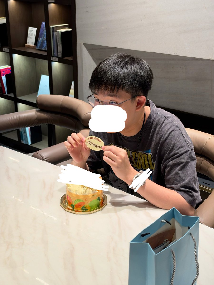 ovo330's tweet photo. 話咁快又大一歲了🙈🥹
想話冇諗過今年可以收到咁多HBD😆
衷心多謝咁多位素未謀面既大佬們🫶🏻
希望嚟緊都可以識到多啲新朋友啦～ https://t.co/elaYBR6h7T