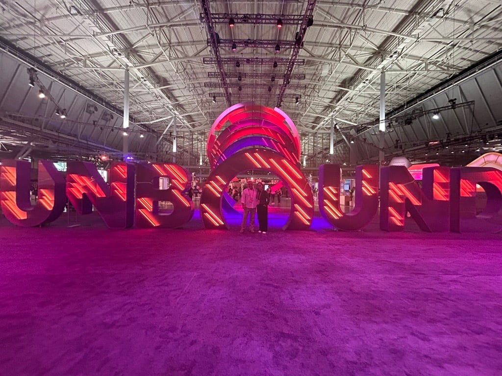 ModularGenius's tweet photo. Bob and Kristyna are in Boston for HubSpot’s UNBOUND 2026, connecting with marketing and sales professionals and learning what’s next in HubSpot, AI, and the evolving customer journey. 

#UNBOUND2026 #HubSpot #Marketing #Sales #Modularconstruction https://t.co/0KdJQx4akE