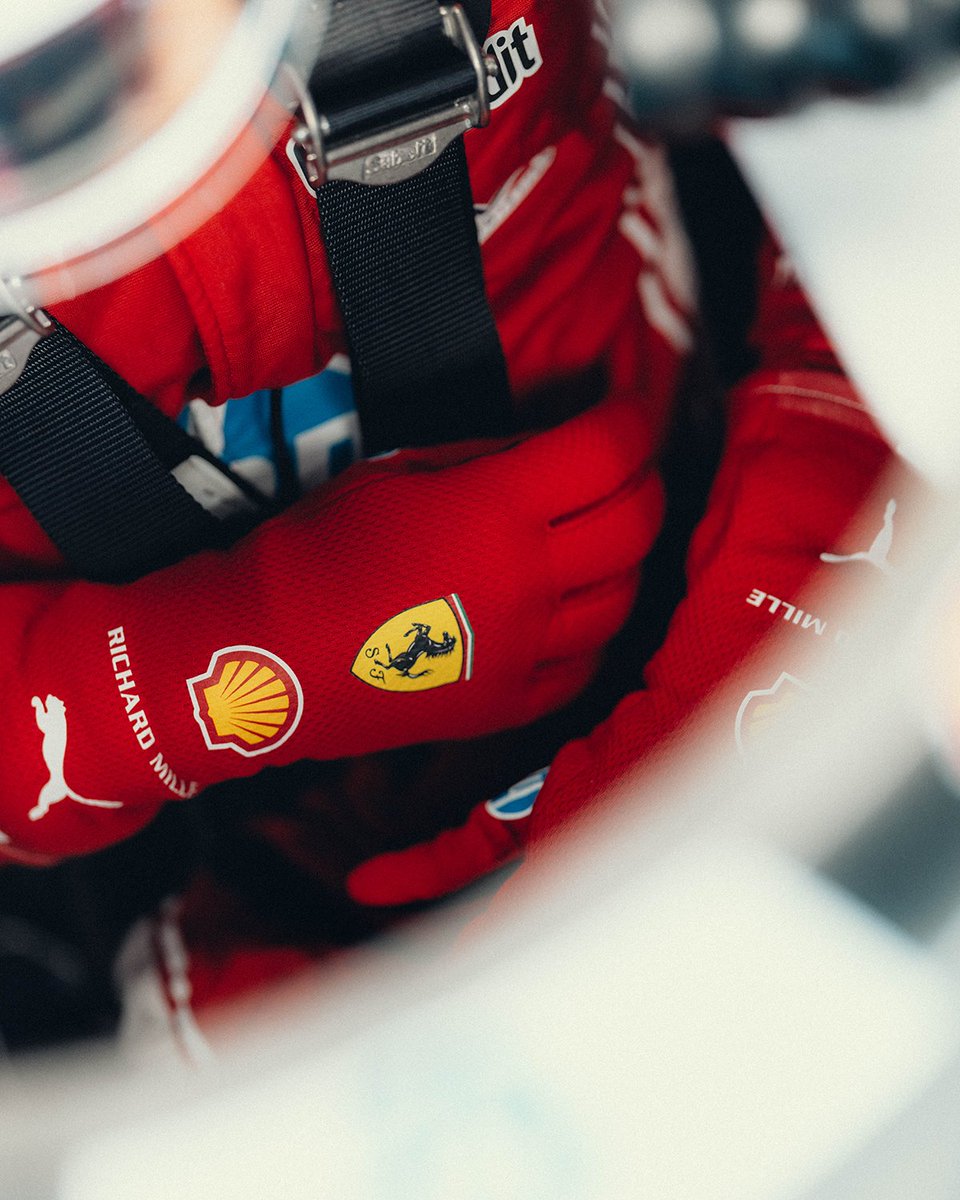 ScuderiaFerrari's tweet photo. Glimpses of a race day 👊⚡️ https://t.co/Aec4OVLfcp