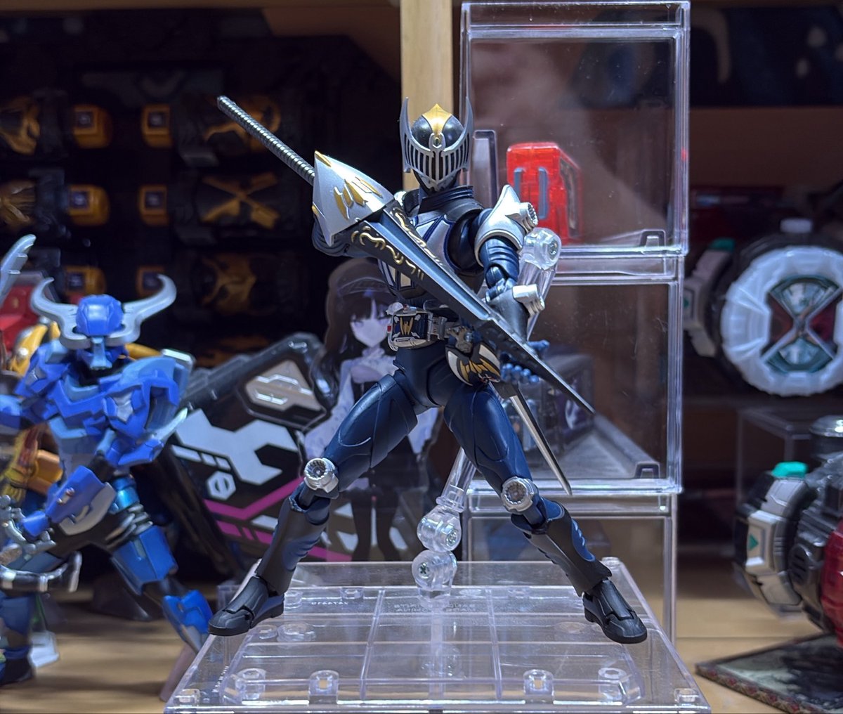 RIDER_hato01's tweet photo. 今日の持っている物の紹介
S.H.Figuarts 仮面ライダーナイト
#仮面ライダー　#仮面ライダー龍騎 https://t.co/zqQZmEXQNx