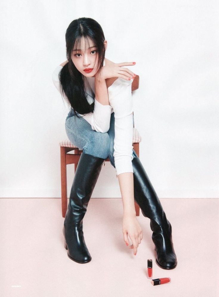 Bernice_Base's tweet photo. Minji's pictorials are always on another level of beauty and elegance 💙 

 #Minji #민지 https://t.co/KJ3tPuT7T0