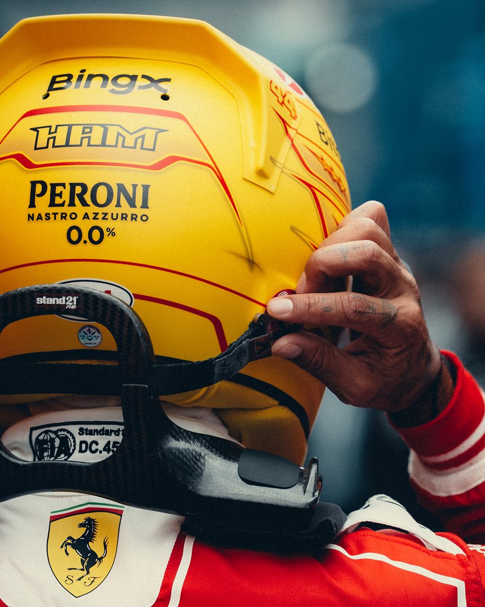 ScuderiaFerrari's tweet photo. Glimpses of a race day 👊⚡️ https://t.co/Aec4OVLfcp