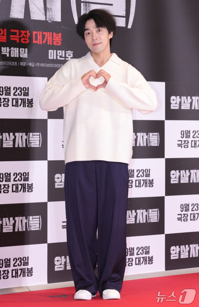 about_taesaja's tweet photo. '암살자(들)' VIP 시사회 찾은 태사자 박준석 (출처 : 네이버 연예) 
🗞️ https://t.co/lEv2Omc7eY

#태사자 #태사자박준석 #박준석 
#배우박준석 
#암살자들 #VIP시사회 https://t.co/Qlt6ovUalZ