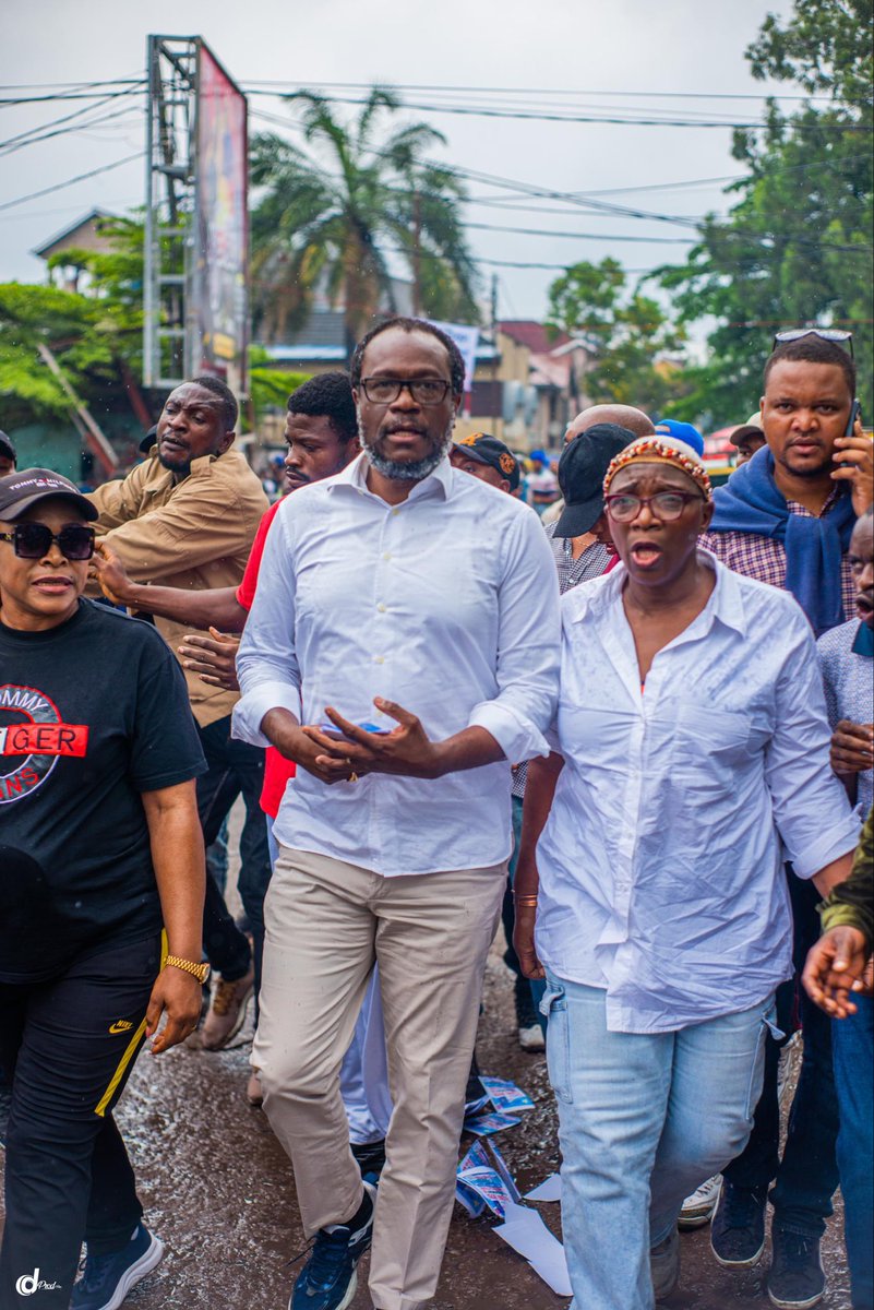tokwauluaena2's tweet photo. @SandyNkulu #RDC Quand l’OppositionPolitique manifeste contre Tshisekedi,elle risque sa vie.#ManasséLomboto #RossyMukendi #ThérèseKapangala ont sacrifié leurVie à leur pays
Quand nous manifestons nos enfants ont peur mais laProtection de la #Terredesancêtres est plus importante que nos vies https://t.co/tvZEJWUDOK
