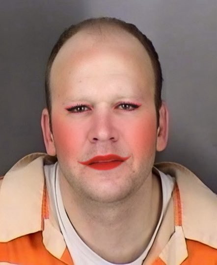 emotionalfelon's tweet photo. WARNING ⚠️ 
Do not use this woman's services. 
@sunshiineminaj is a complete FRAUD‼️‼️‼️‼️‼️‼️‼️‼️��️‼️
I asked her to do my makeup last year before I went back into the "big house" and she made me look like a complete clown 🤡 

ZERO STARS ⭐️ https://t.co/li29rXq6zx