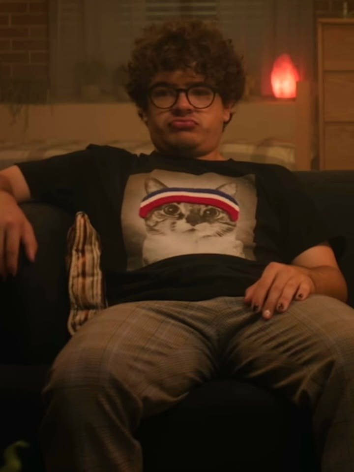 3_hoo_'s tweet photo. Gaten Matarazzo, He certainly pleases everyone, I mean, he certainly gives very warm hugs. https://t.co/kIIt6kttkm