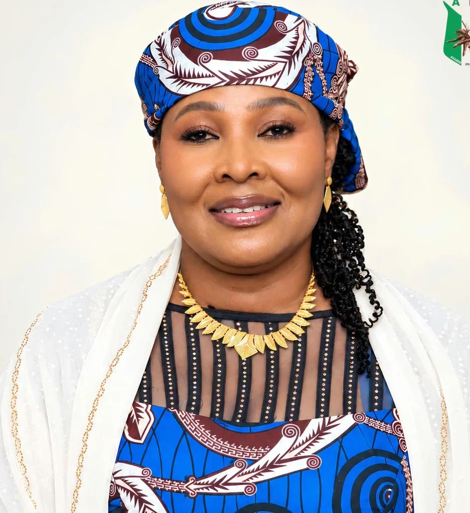 MobilePunch's tweet photo. 𝗔𝗱𝗮𝗺𝗮𝘄𝗮 𝗔𝗣𝗠 𝗴𝗼𝘃 𝗰𝗮𝗻𝗱𝗶𝗱𝗮𝘁𝗲 𝗽𝗶𝗰𝗸𝘀 𝗲𝘅-𝗡𝗡𝗣𝗖𝗟 𝗺𝗮𝗻𝗮𝗴𝗲𝗿 𝗮𝘀 𝗿𝘂𝗻𝗻𝗶𝗻𝗴 𝗺𝗮𝘁𝗲

𝗥𝗲𝗮𝗱 𝗠𝗼𝗿𝗲: https://t.co/nBqEYroF5M https://t.co/t3OQp0G7aK