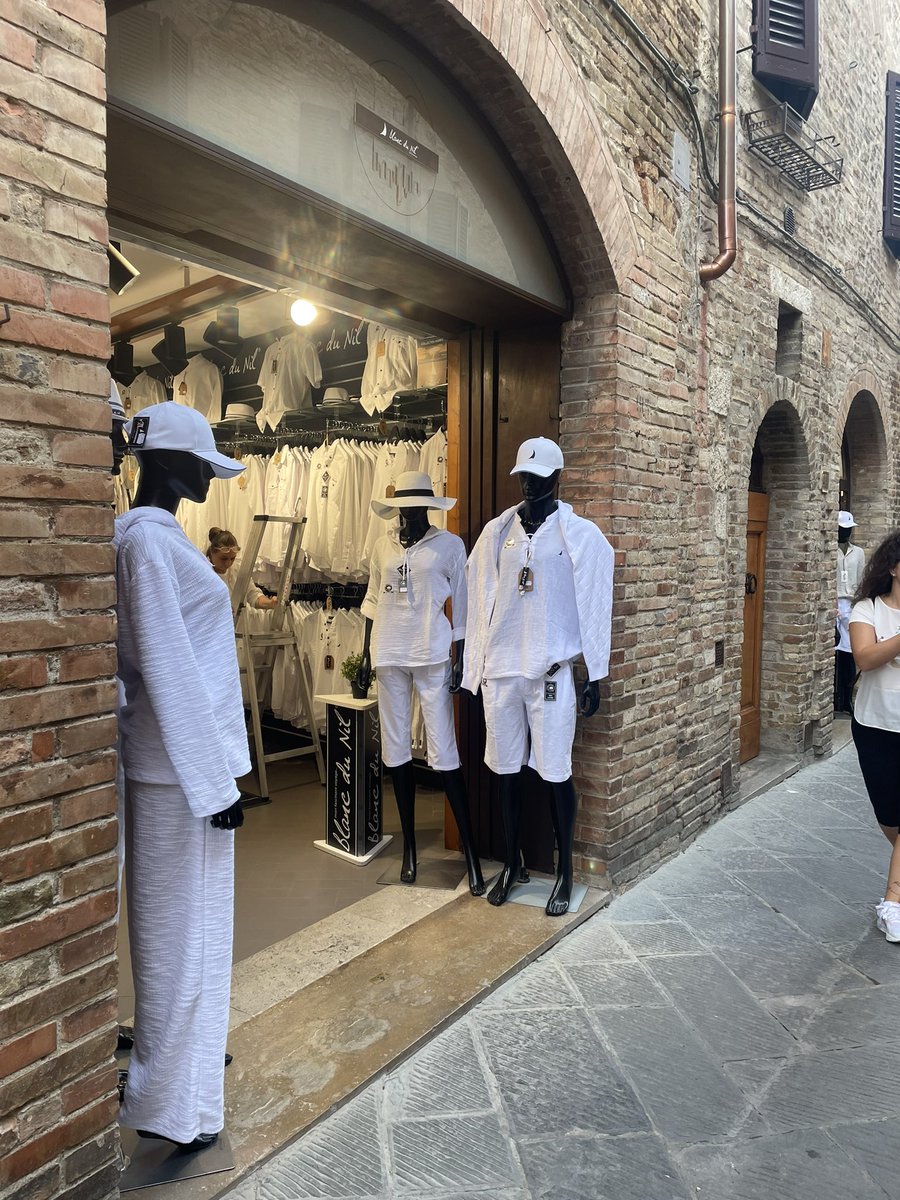 esauritae's tweet photo. oggi gita in luoghi storici e culturali importanti https://t.co/CjdoGKie1M