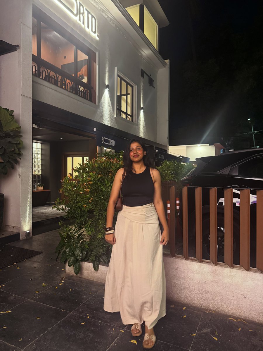 BryonSergio's tweet photo. Nothing extra, just a black outfit, cafe mood, and everyday Chennai moments. https://t.co/TUF2hXJUua