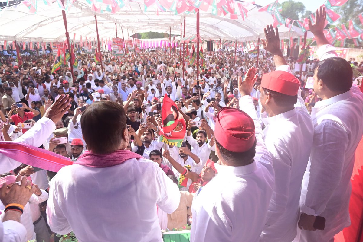 MPDharmendraYdv's tweet photo. आज आजमगढ़ के सगड़ी विधानसभा क्षेत्र में माननीय विधायक डॉ. एच एन सिंह पटेल जी द्वारा आयोजित 'पीडीए पंचायत एवं जनसंवाद कार्यक्रम' में समाजवादी पार्टी के राष्ट्रीय महासचिव आदरणीय चाचा जी श्री शिवपाल यादव जी के साथ सम्मिलित हुआ ।
PDA की एकजुटता और जनता का यह अपार जनसैलाब इस बात का स्पष्ट संदेश है कि माननीय राष्ट्रीय अध्यक्ष श्री अखिलेश यादव जी के नेतृत्व में 2027 में प्रचंड बहुमत के साथ समाजवादी PDA सरकार बनने जा रही है ।