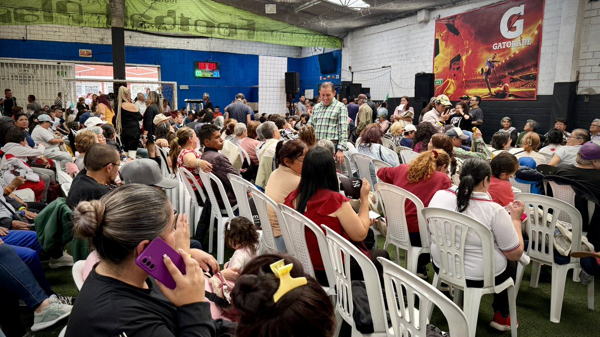 andres_animales's tweet photo. ¡Qué bonito encontrarnos con Bosa! 💚 

Este domingo compartimos con más de 1.370 personas que nos recibieron con muchísimo cariño. 

Una localidad hermosa, llena de gente amable, trabajadora y echada pa’ lante. Con el edil Germán Bernal que lleva a Bosa en el corazón y demuestra su compromiso recorriendo sus barrios, escuchando a la comunidad y trabajando cada día por su gente, seguimos haciendo equipo y sumando esfuerzos por la localidad 💪🏼