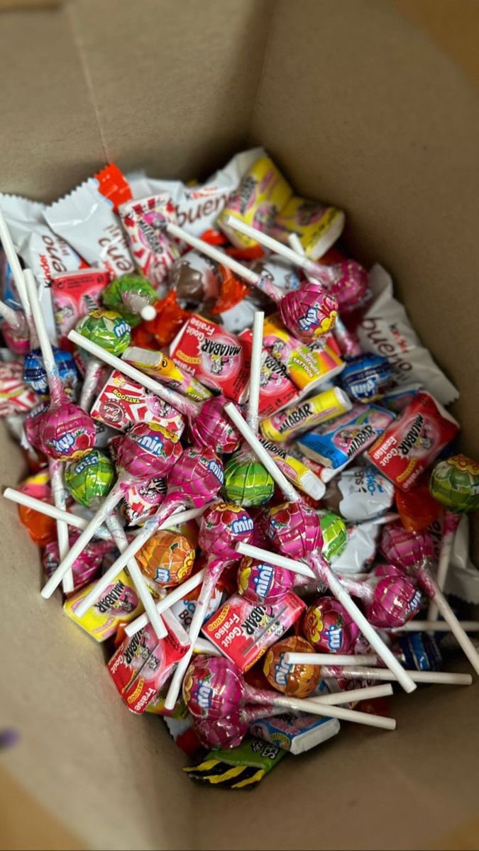ssippavitch's tweet photo. Your candy is hereeeee @BARCGDE 😆😆😁 https://t.co/quV5le4hov