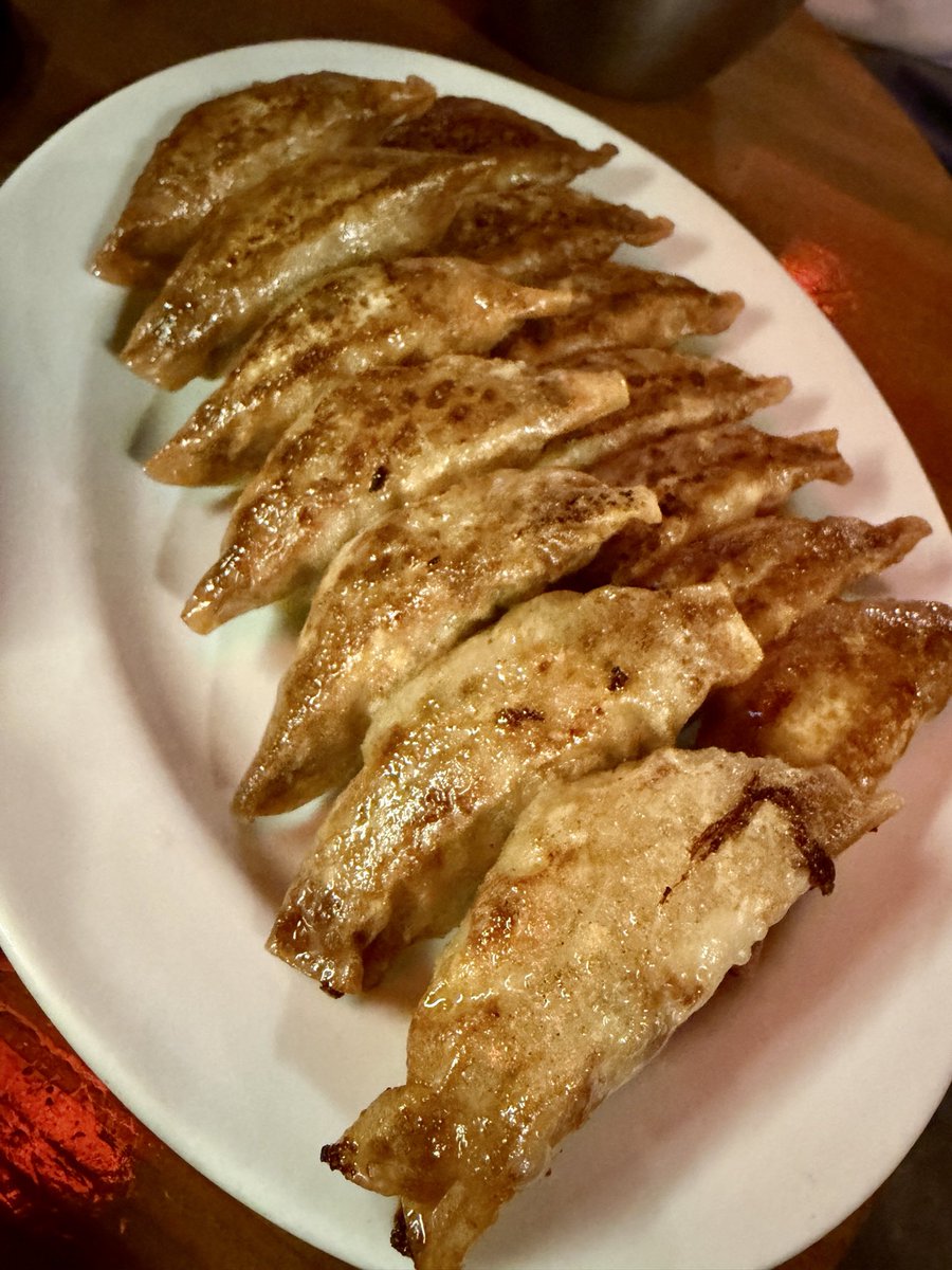 tack1025's tweet photo. 久しぶりに高知餃子してきた☺️🥟焼き餃子 vs 水餃子✊ #安兵衛 https://t.co/RdbmBu1Kxa