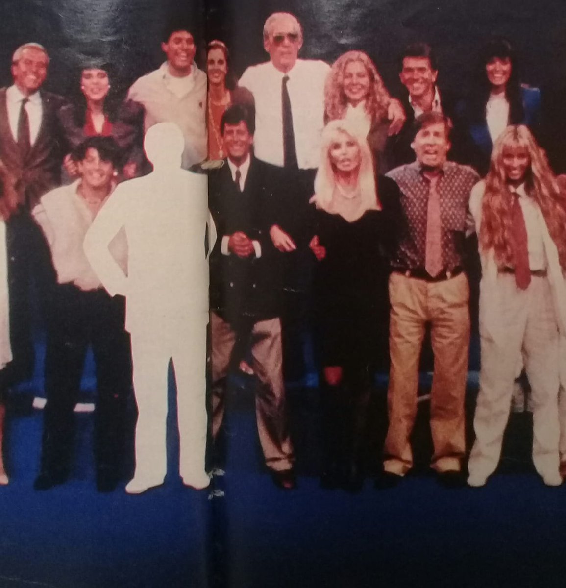CarlinyCris's tweet photo. NOSOTROS Y USTED, JUNTOS 

Publicidad de Telefe aparecida en la revista Gente el 16 de abril de 1992 con las estrellas del canal.

Ese día se reencontraron Carlín y Pablo con Cris después de la última vez que estuvieron juntos despidiendo el 91 junto a todo el plantel de "Amigos" https://t.co/pTvUIE7D1T