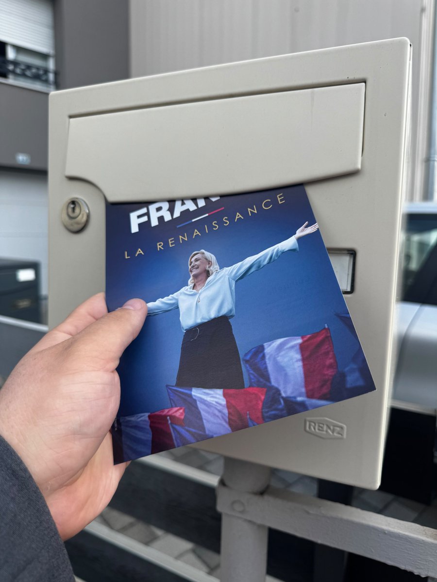 rnj_54's tweet photo. Le numérique est une vitrine, mais la politique se gagne sur le terrain au côté des citoyens.

Aujourd'hui, nos équipes étaient une fois de plus mobilisées pour une action de boîtage. Aller au contact, distribuer nos idées boîte par boîte, et maintenir une présence constante. 🇫🇷 https://t.co/XlDRIuePzJ