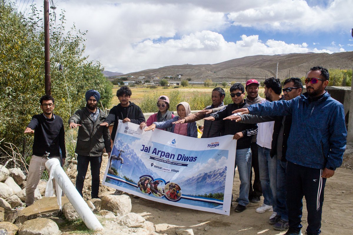ice_leh's tweet photo. Jal Arpan Diwas was celebrated successfully at Chushul-last border village. An MoU was signed and exchanged between AEE and Nambardar in the presence of villagers and officials. A water pledge and JJM walk were also organized, marking a historic step towards community ownership. https://t.co/GN9IbHnGSd