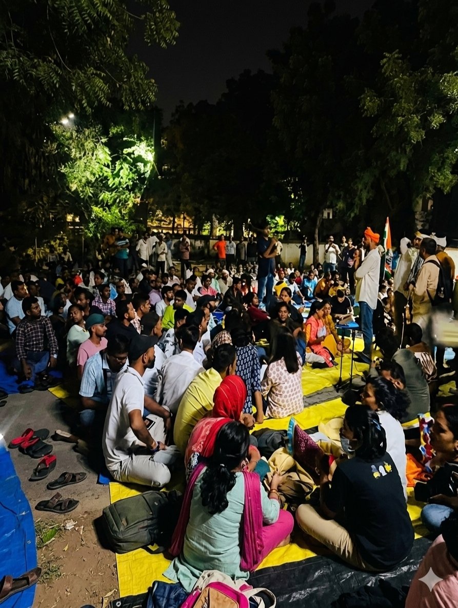 MathePoint's tweet photo. प्रयागराज टीजीटी पीजीटी छात्र शिक्षकों का शिक्षा निदेशालय आंदोलन अभी जारी है सरकार सुनने को भी तैयार नहीं है https://t.co/T9ZTl1yYJH