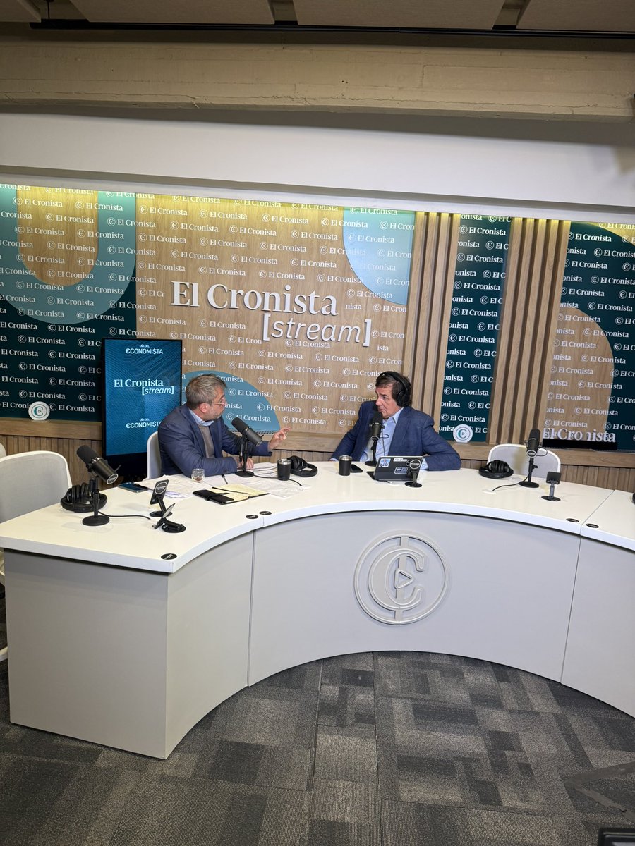 fbbarragan's tweet photo. Especial día del economista en @cronistastream. El secretario de Finanzas, @FedericoFuriase, mano a mano con @GuillermoLabord. Seguilo en vivo por YouTube https://t.co/TvY0YvzaGx