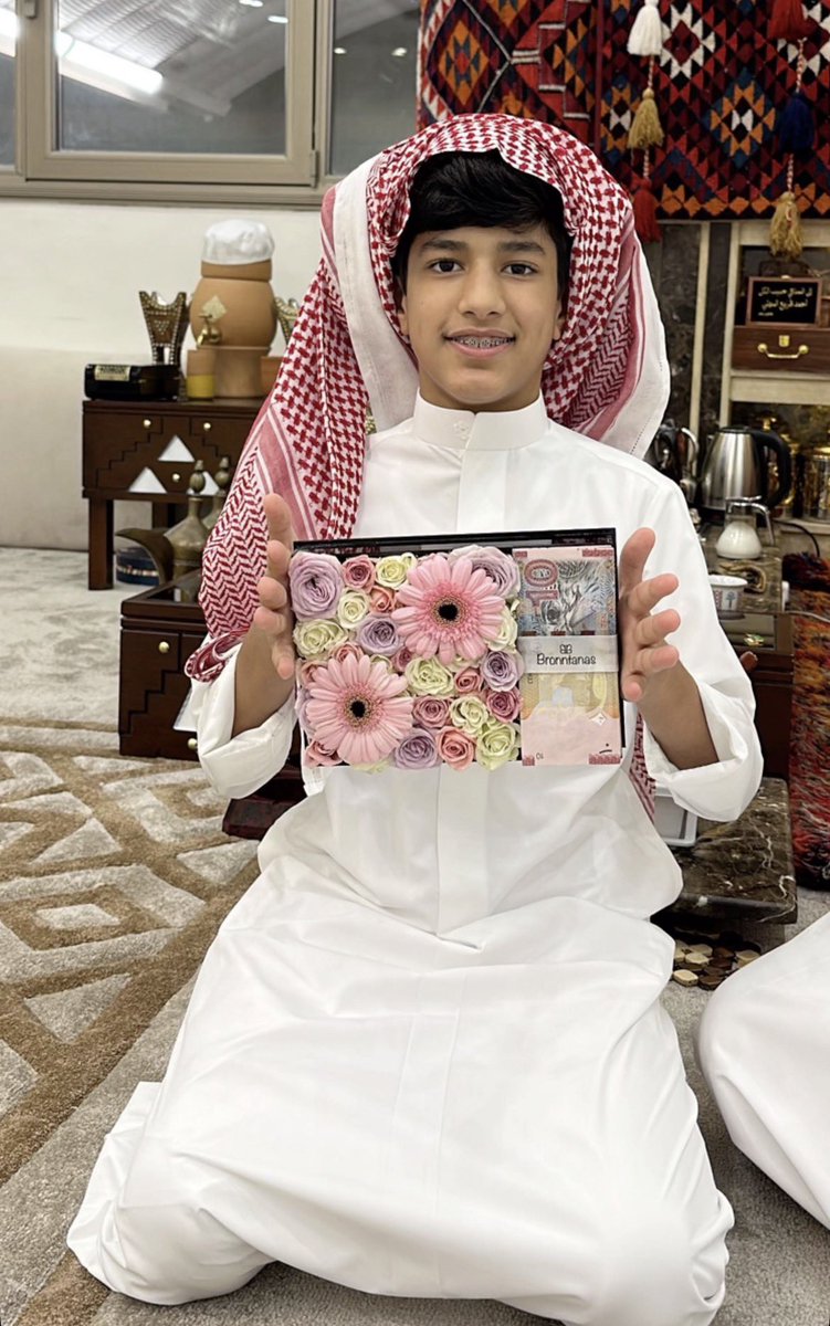 Ull78ll's tweet photo. • ونعم الام ونعم المؤثره ونعم المربيه 😢 • 
 اي والله انها ربت رجااال وسنافي ، جمهور احمد الله يسعدكم يارب حتى بالدعاء والهدايا كان لام احمد نصيب وتستاهل الملكااا 🩶 https://t.co/fU6gCYF88x