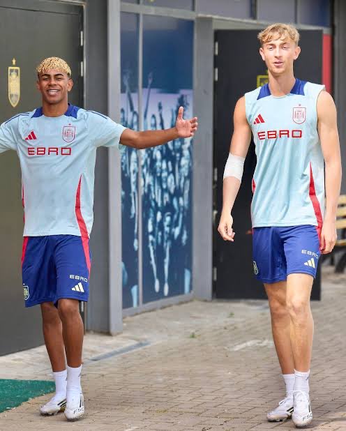 FullTime90X's tweet photo. 🚨🇪🇸 Lamine Yamal: 🗣️ “I can’t wait to join the national team camp. I have a lot to discuss with Huijsen and Cucurella.” 😂🇪🇸 https://t.co/d8Gxtnjwn5