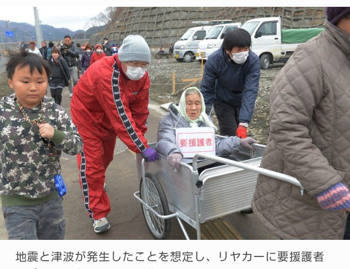 tatsuki_reg's tweet photo. またしても、関東で大雨による災害が発生しているとのこと。

まずは自分の身を第一に考えて行動しましょう。

間違っても画像のようなことをしてはいけません。

#敬老の日 https://t.co/vnuhZwXppN