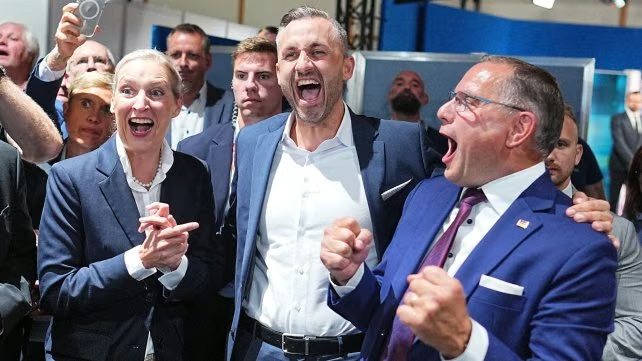LT8am830's tweet photo. #TodosEnLaOcho
Elecciones en Alemania: la extrema derecha avanza
"Ya en marzo, la derecha ganaba terreno. Es un fenómeno que data de tiempo largo: crecen los extremos y los partidos tradicionales parecen ofrecer cada vez menos alternativas válidas"
Analista político @Yakimavicius https://t.co/LBNou0iUyW