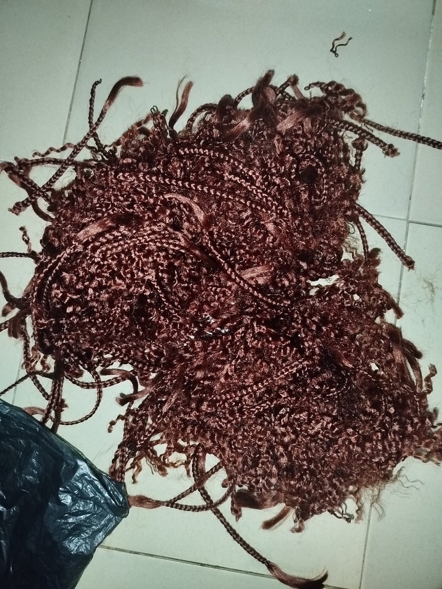 5starpaulyne's tweet photo. Men always brag that women wears are too cheap but the amount of money we spend on braids can feed them for one month 😂 https://t.co/3breWTEIEg