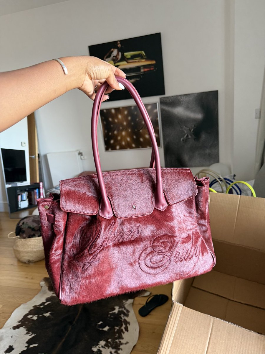 parallelxstudio's tweet photo. Cowhide carryall maroon https://t.co/aP9q8rVv2t