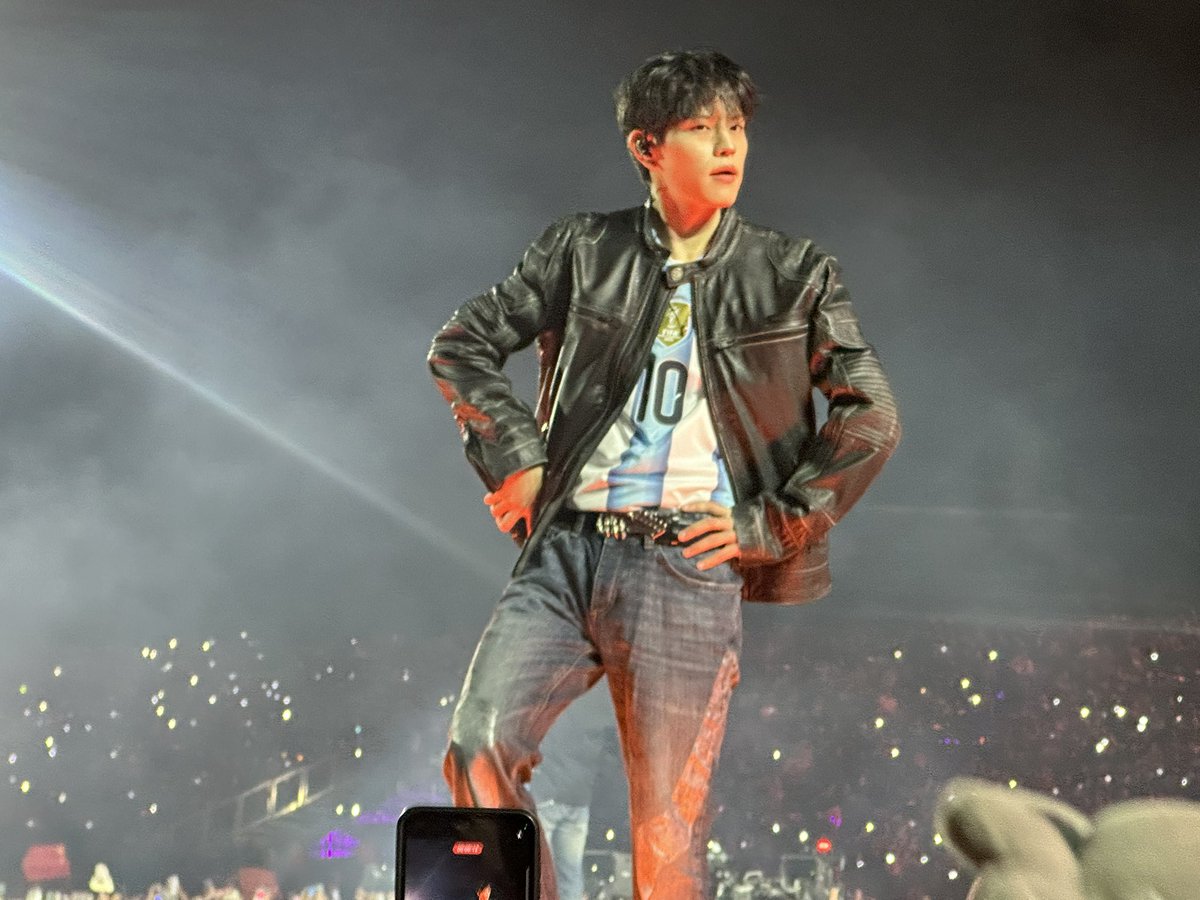hwangfeli's tweet photo. feliz cumpleaños seungmin no tiene sentido nada https://t.co/tcaTa7XgqG